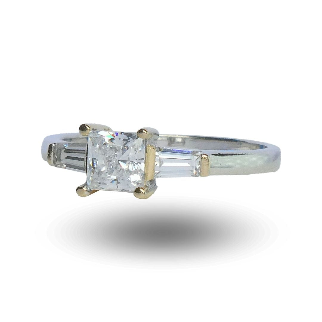 Anillo de Compromiso con Zirconia Corte Princesa